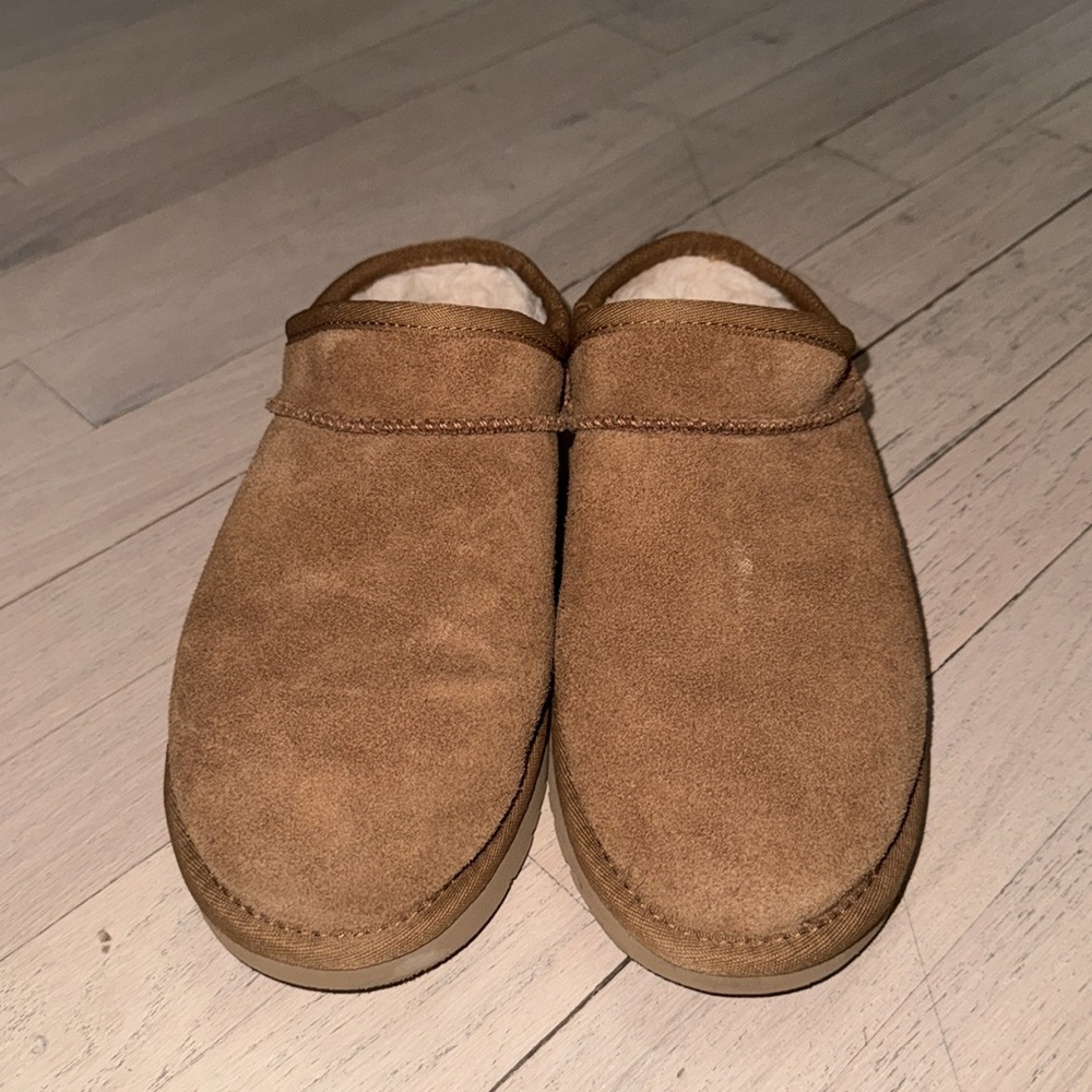 UGG Slippers - Size 7